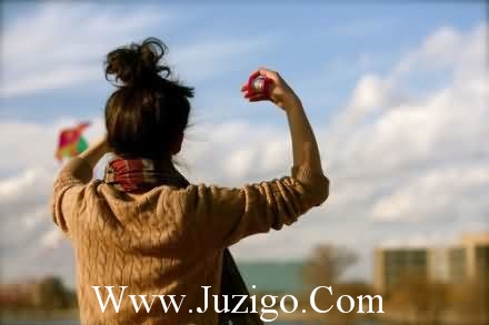 有哲理的句子带图片:要活的简单,一定不能想的太多