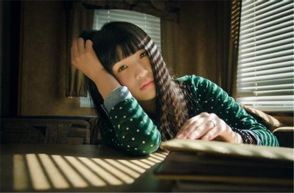 放不下,一个人 . 放不下一个人的伤感句子(精选27句)