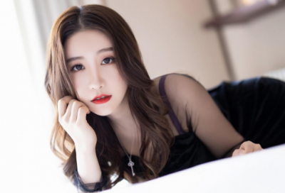 ​霸气女生超拽的个性微信网名简单版 我颠覆世界只为你摆正