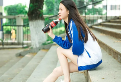 ​女生霸气的微信网名大全(优选393个)